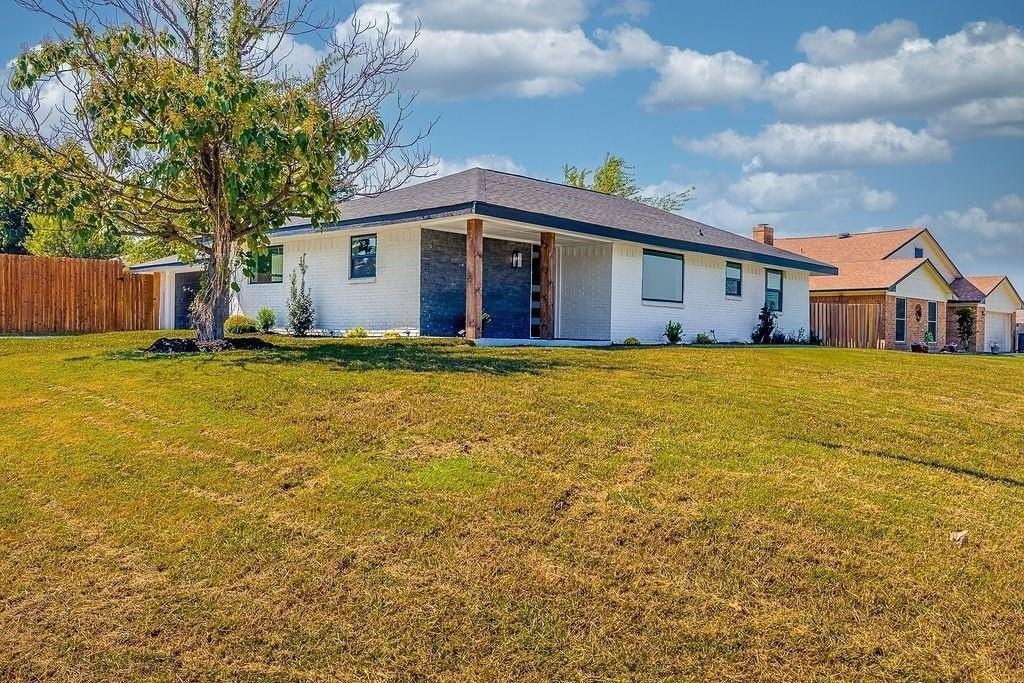 310 E 6th St - Photo 2 of 24