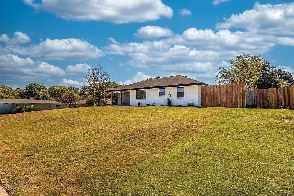 310 E 6th St - Photo 3 of 24