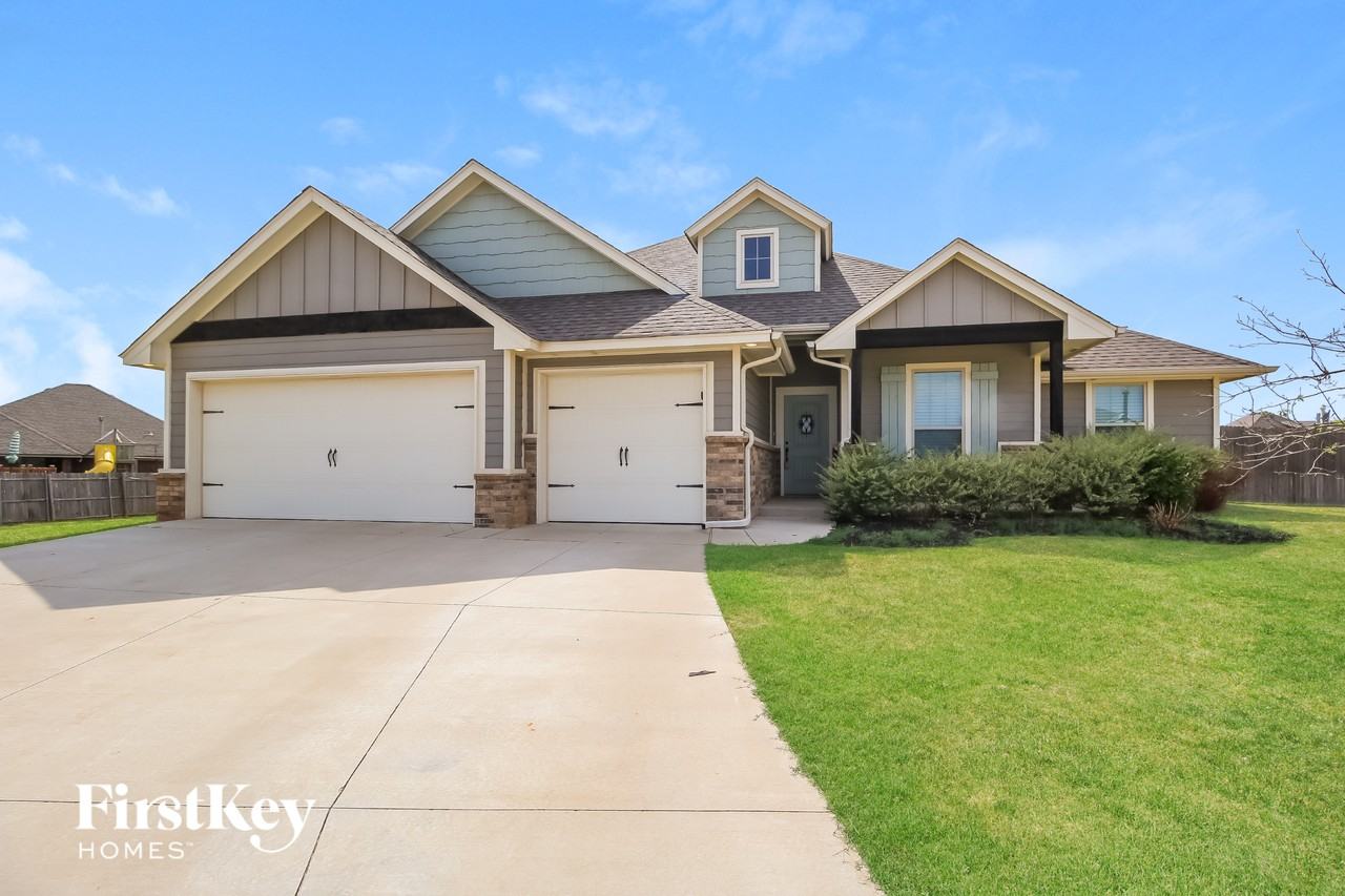 3401 Ontario Cir - Photo 2 of 15