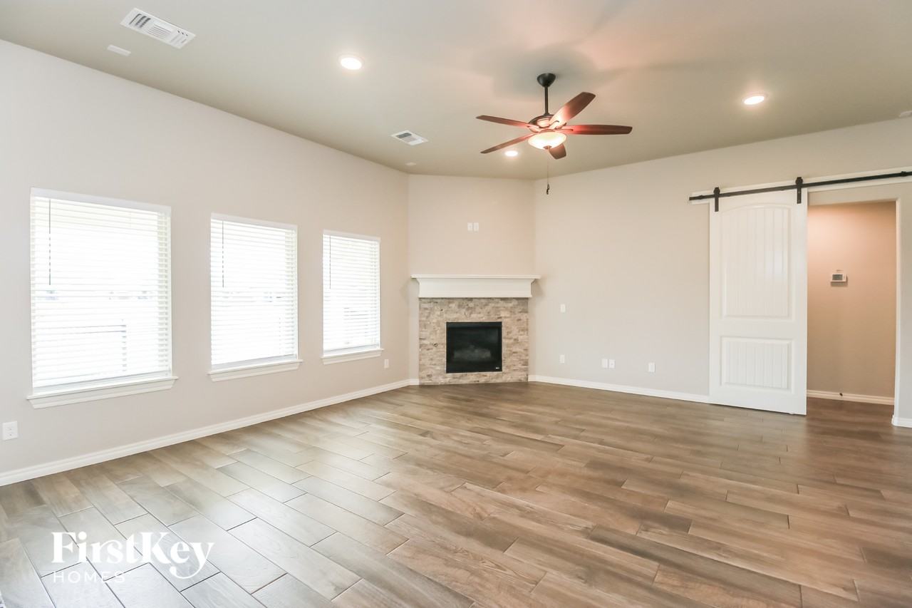 3401 Ontario Cir - Photo 3 of 15