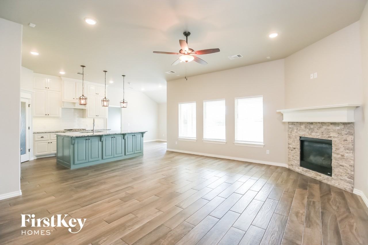 3401 Ontario Cir - Photo 4 of 15