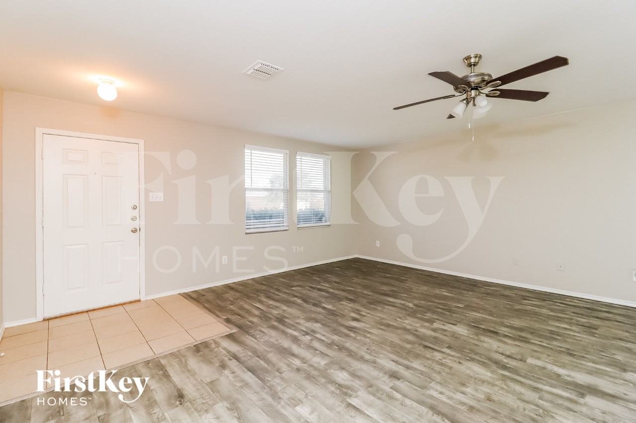 1413 Erin Dr - Photo 2 of 15