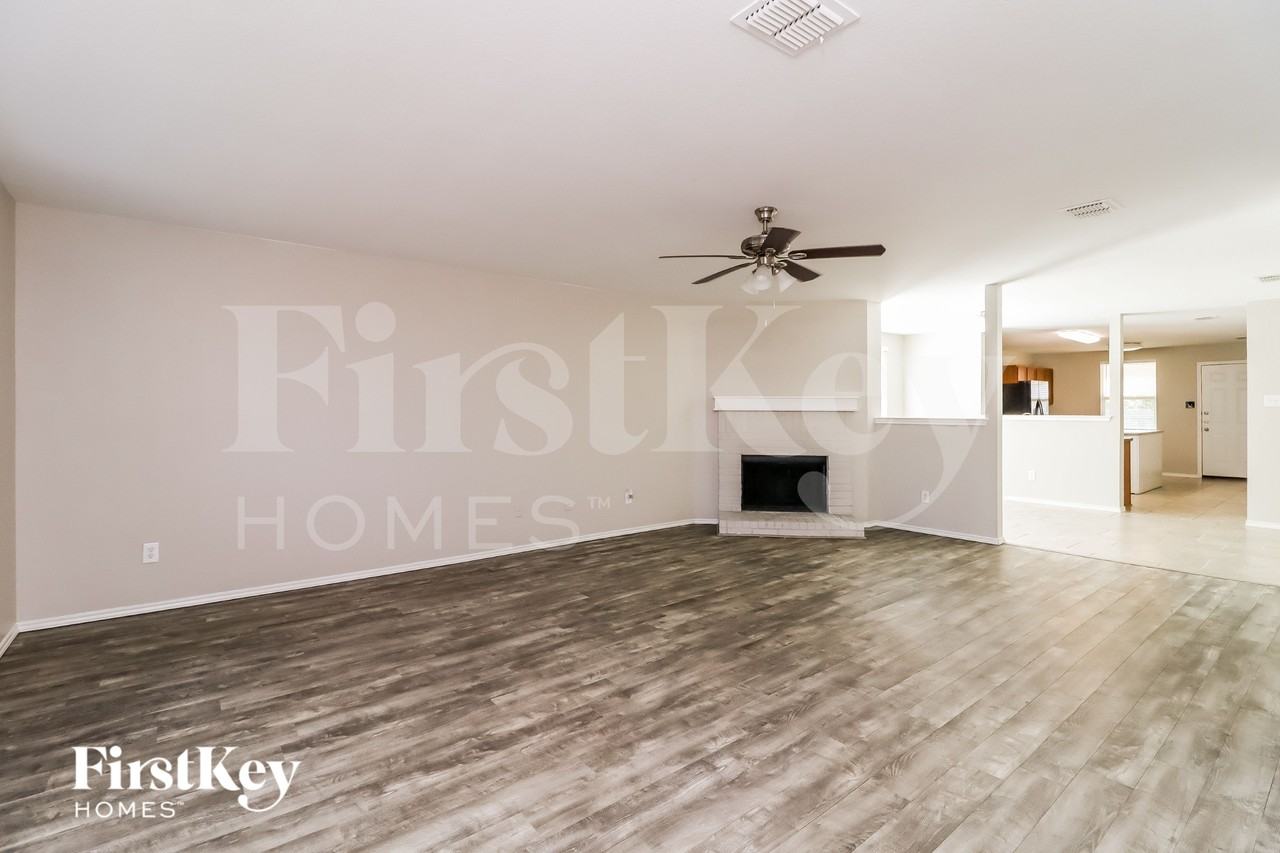 1413 Erin Dr - Photo 3 of 15