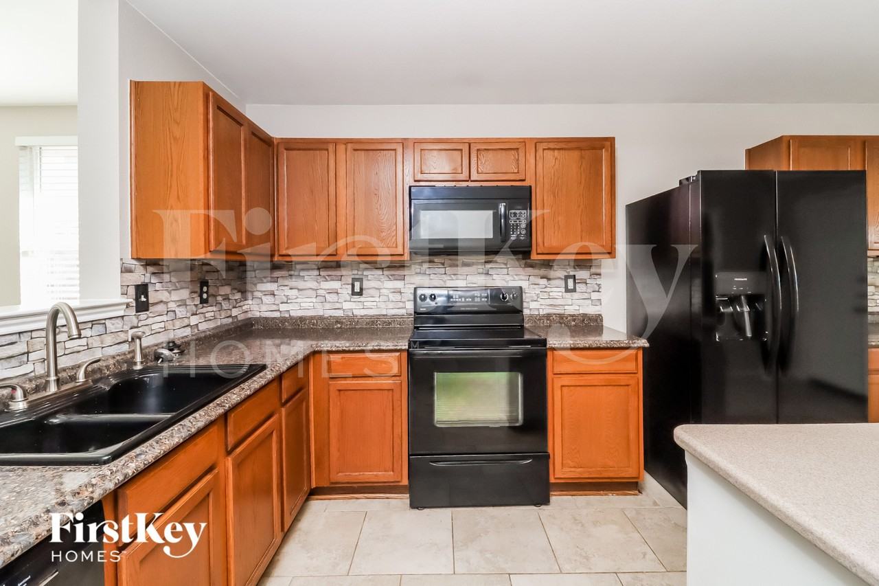 1413 Erin Dr - Photo 6 of 15