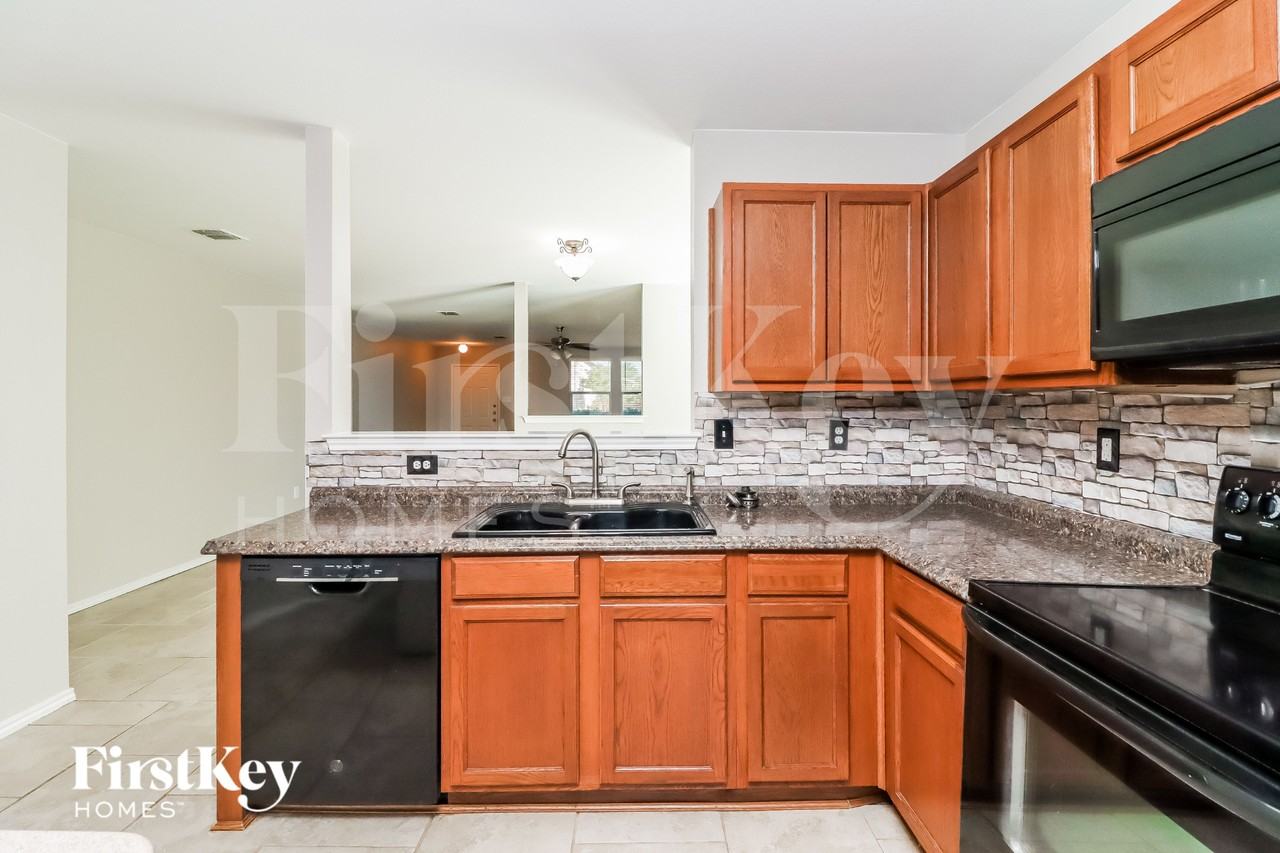 1413 Erin Dr - Photo 7 of 15