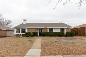 featured image of 824 Middle Cove Dr