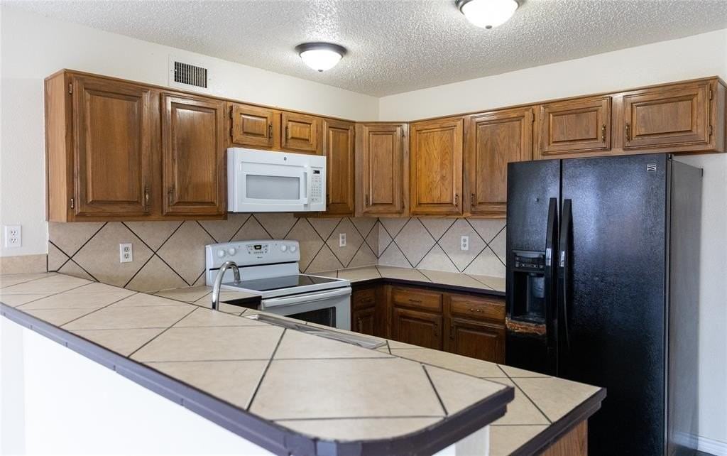 824 Middle Cove Dr - Photo 5 of 14