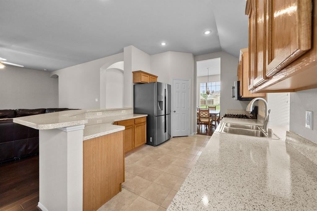 3205 Hamlett Ln - Photo 7 of 27