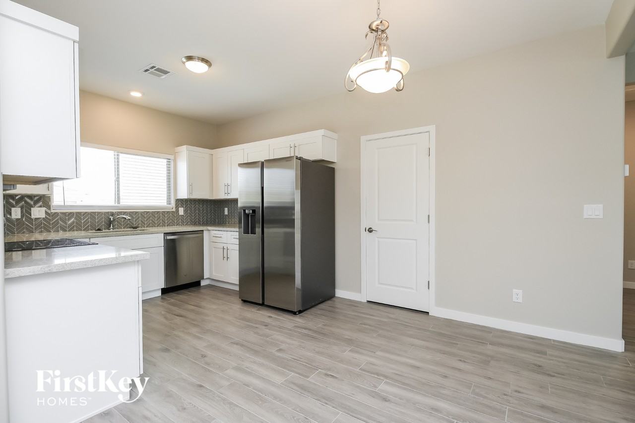 5699 E Red Bird Ln - Photo 6 of 15