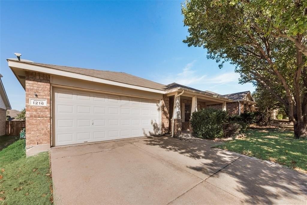 1216 Charlotte Dr - Photo 2 of 21