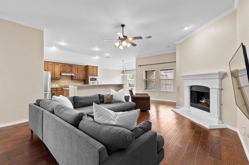 1504 Pillar Bluff Way - Photo 3 of 34