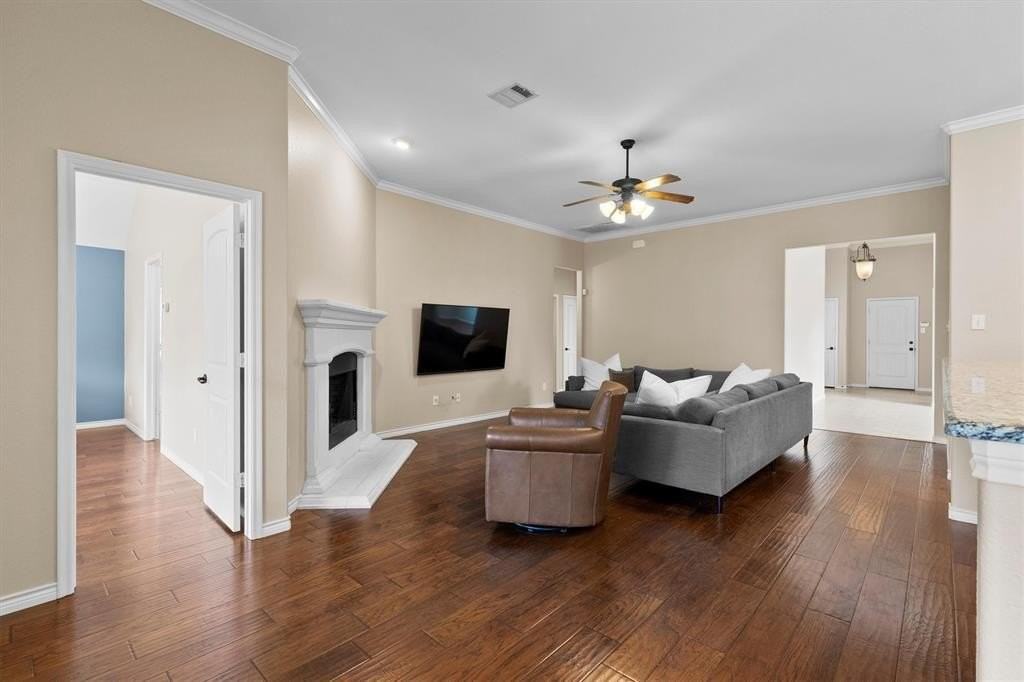 1504 Pillar Bluff Way - Photo 4 of 34