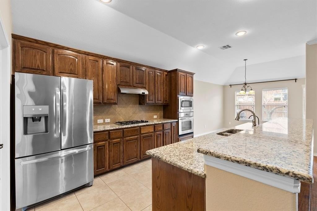 1504 Pillar Bluff Way - Photo 7 of 34