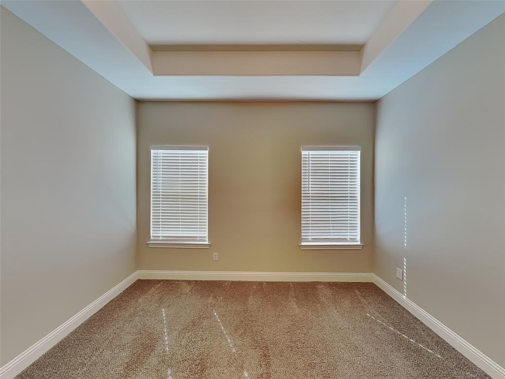 1002 Woodcrest Dr - Photo 6 of 16