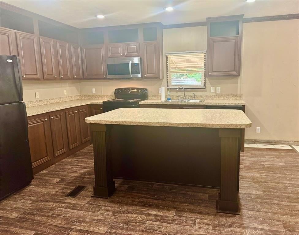 934 Tiffany St - Photo 3 of 19