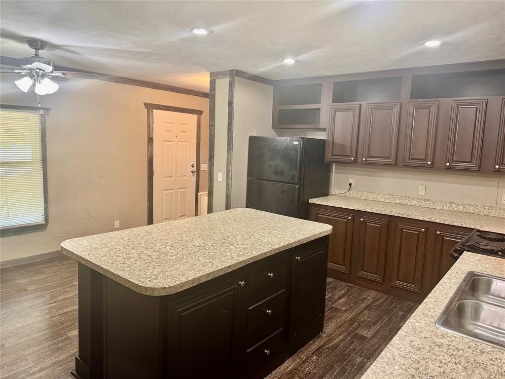 934 Tiffany St - Photo 4 of 19