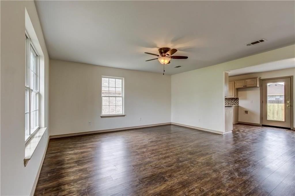 304 Timbercreek Ct - Photo 4 of 21