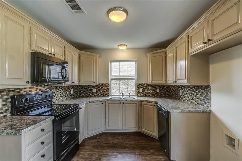 304 Timbercreek Ct - Photo 7 of 21