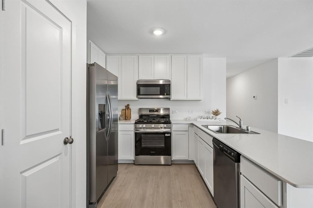 3008 Tooley Dr - Photo 2 of 33