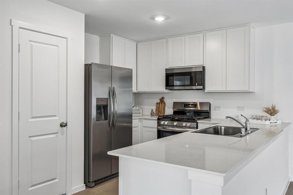 3008 Tooley Dr - Photo 4 of 33