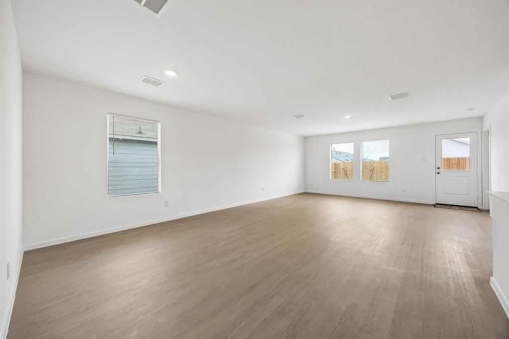 3008 Tooley Dr - Photo 7 of 33