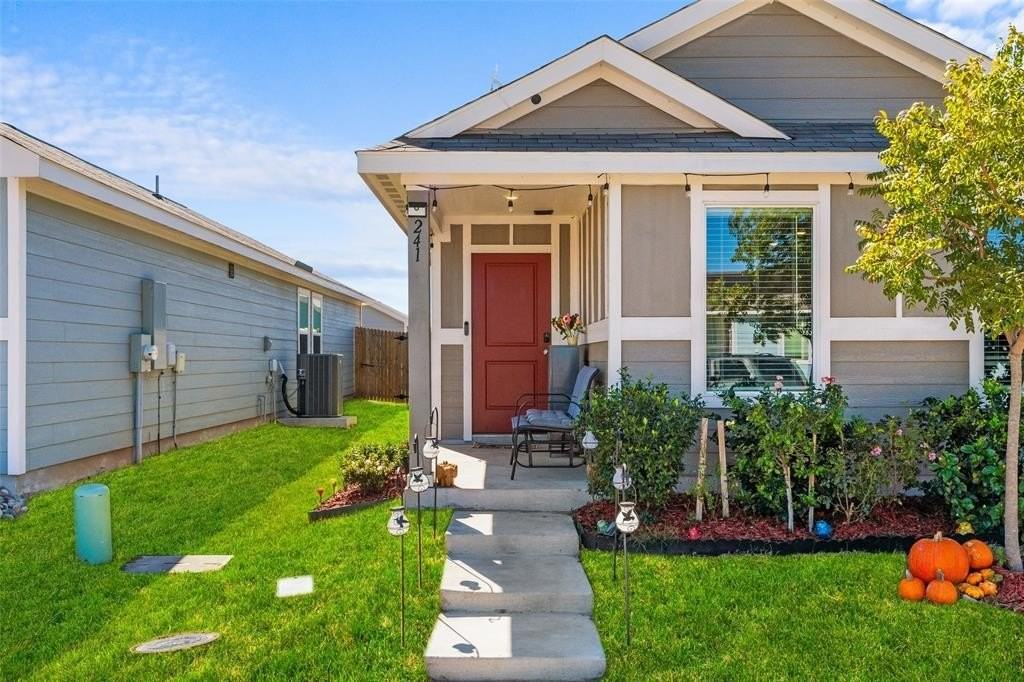 241 Thresher Ln - Photo 2 of 33