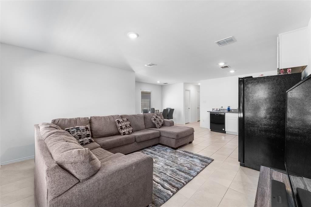 241 Thresher Ln - Photo 5 of 33