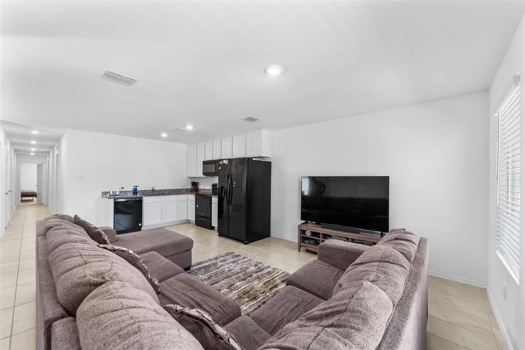 241 Thresher Ln - Photo 6 of 33