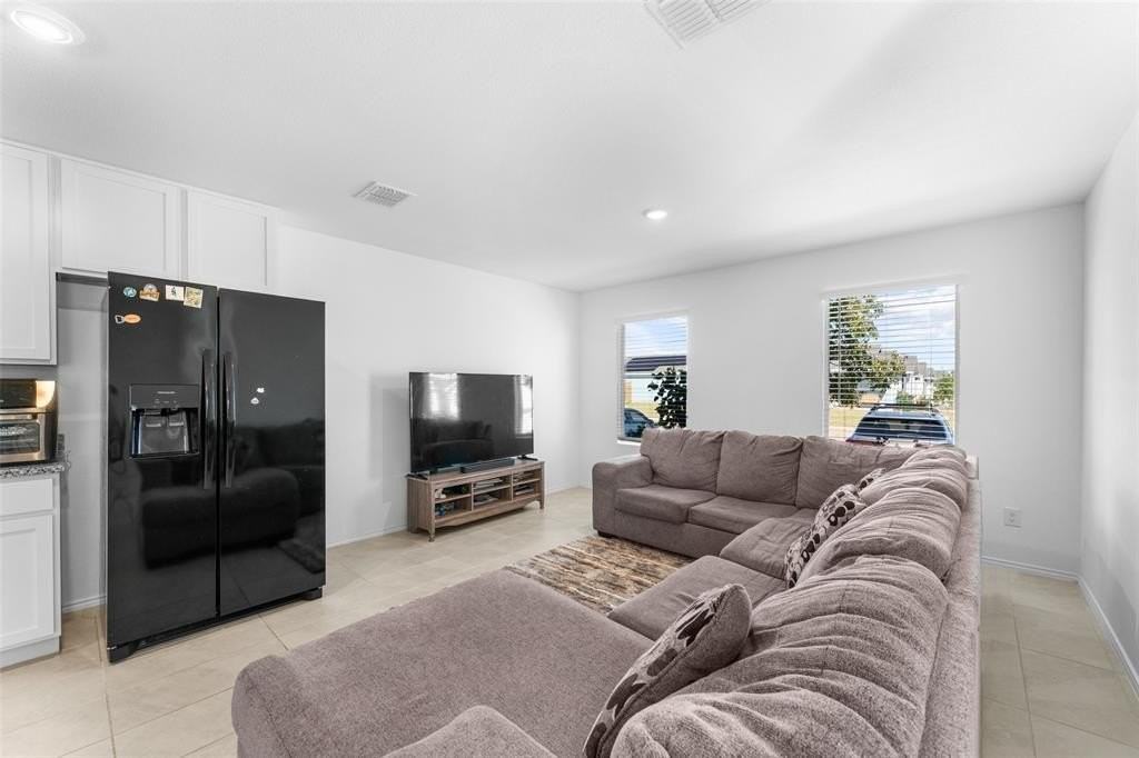 241 Thresher Ln - Photo 7 of 33