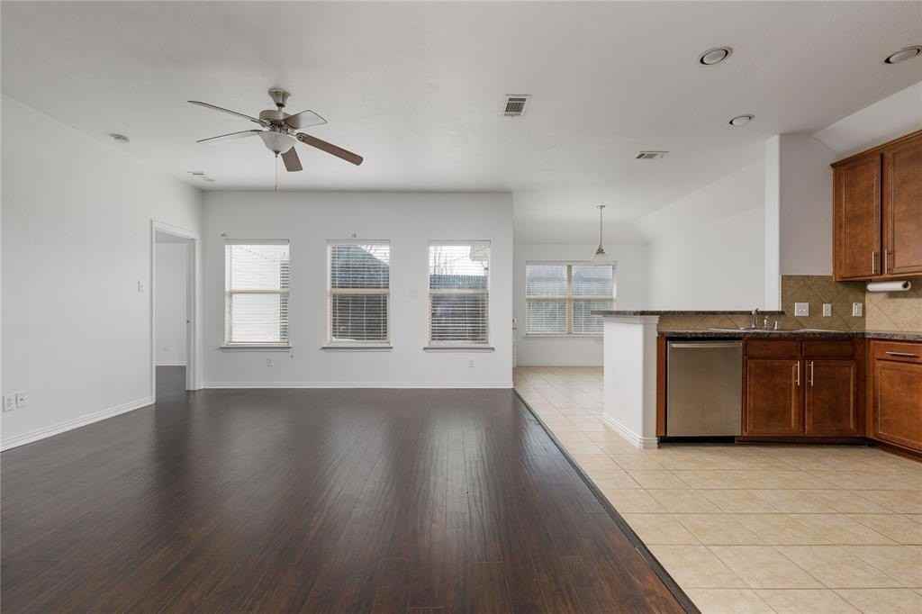 2300 Castle Creek Dr - Photo 5 of 23