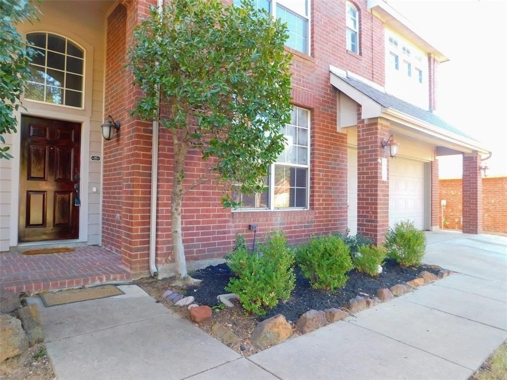 2724 Hereford Rd - Photo 3 of 34