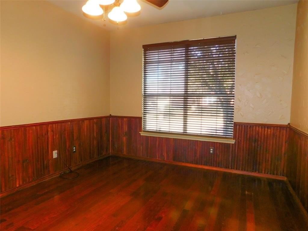 2724 Hereford Rd - Photo 7 of 34