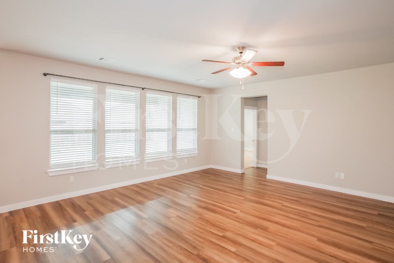 12113 Willet Rd - Photo 3 of 15