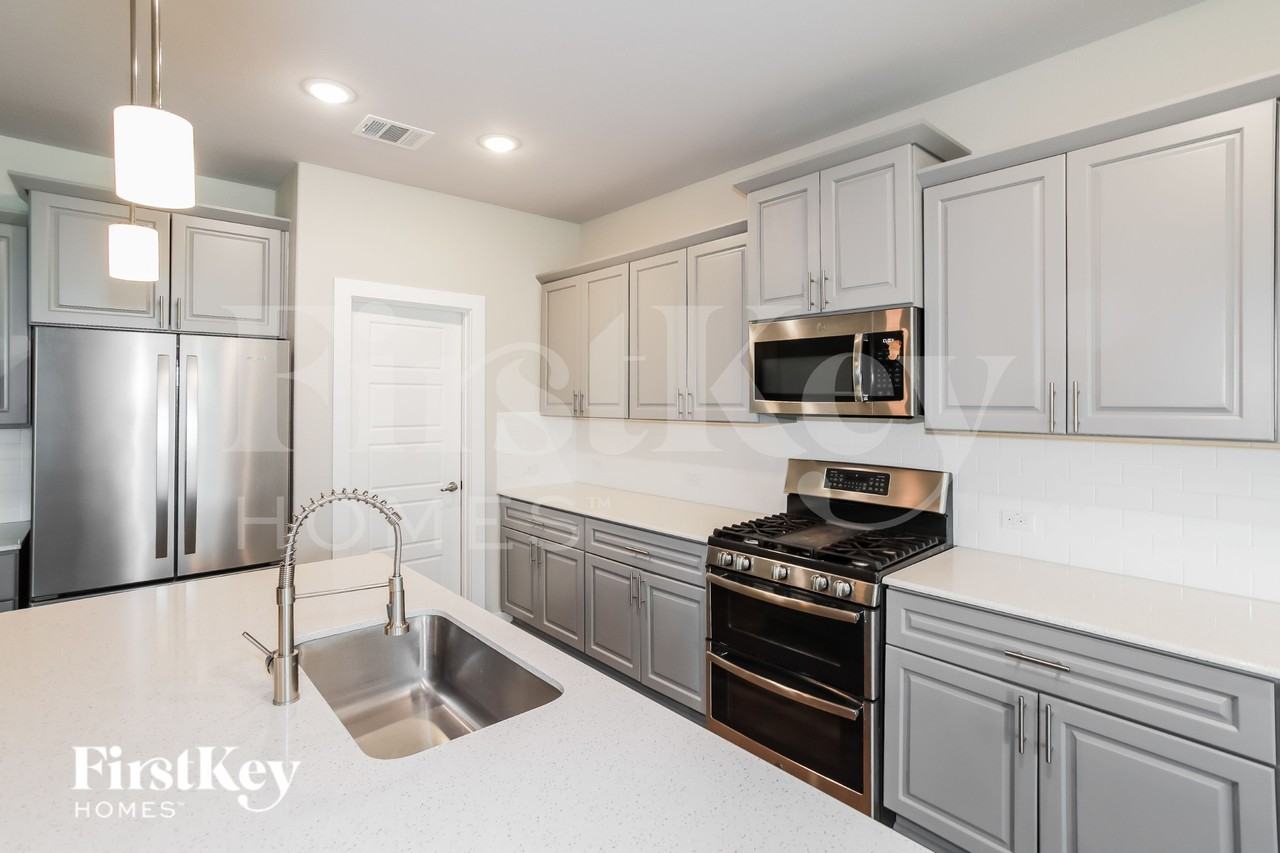 12113 Willet Rd - Photo 5 of 15