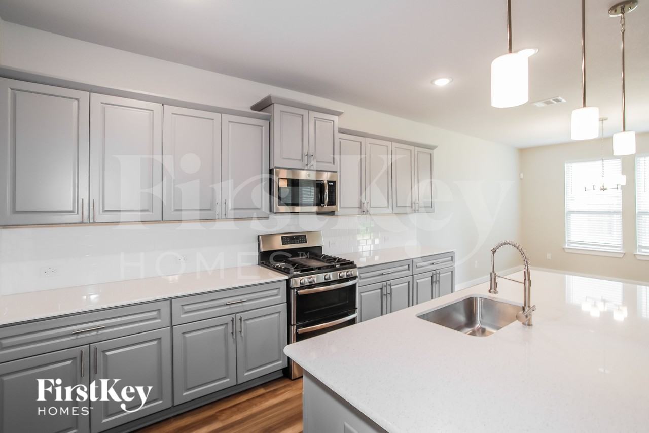 12113 Willet Rd - Photo 6 of 15