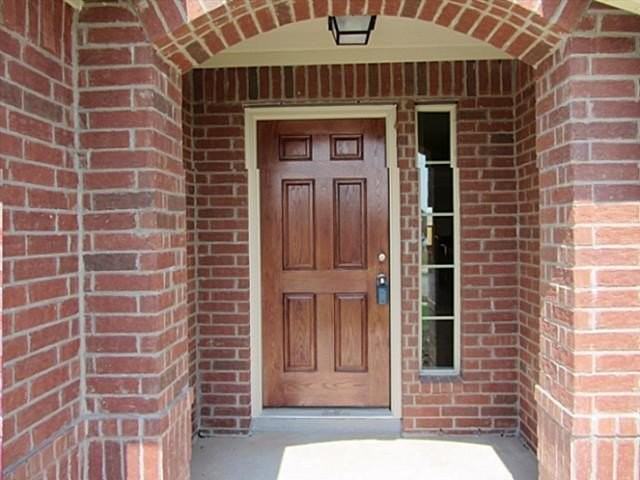 2814 Waterfall Ln - Photo 2 of 17