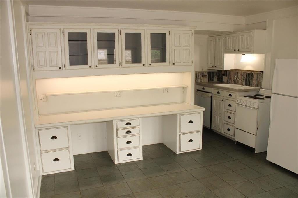 900 N Austin St - Photo 6 of 12