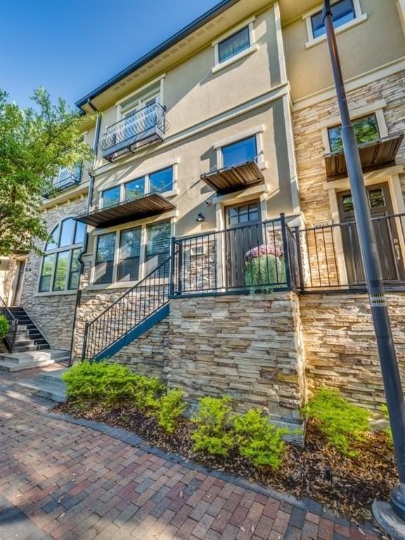 5721 Lunsford Rd - Photo 2 of 17