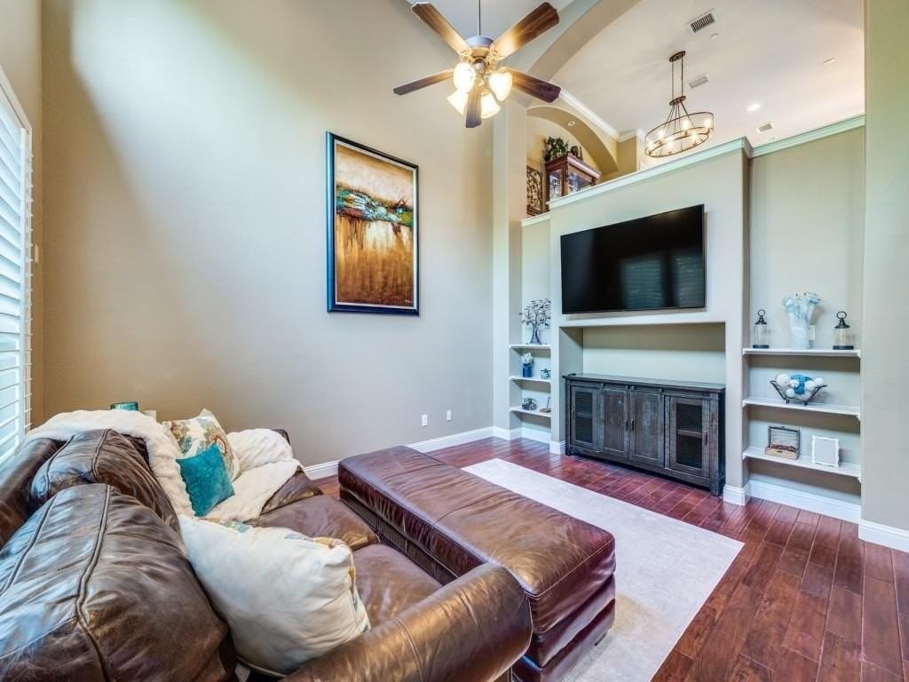 5721 Lunsford Rd - Photo 4 of 17