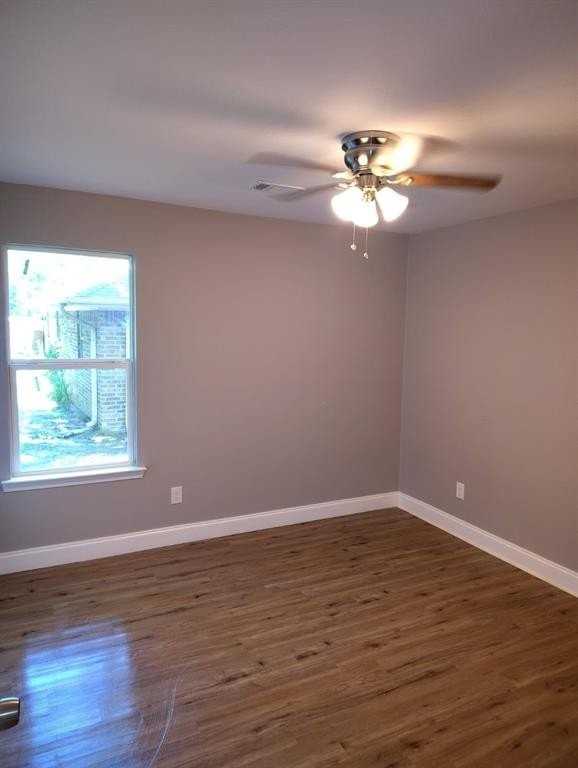 1702 Clark St - Photo 6 of 10