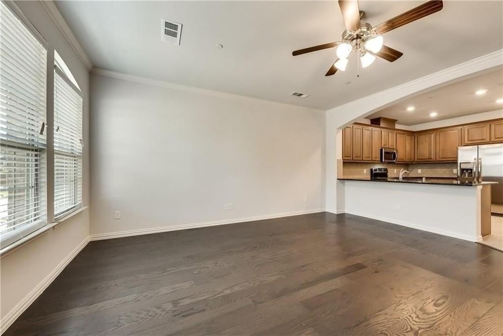 2559 Sarah Ln - Photo 2 of 3