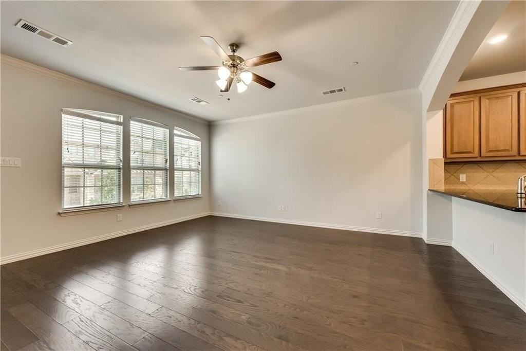 2559 Sarah Ln - Photo 3 of 3