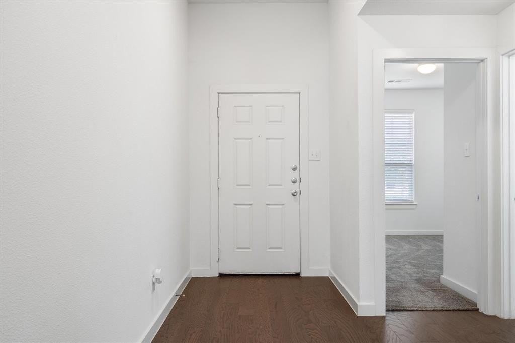 1620 Meadow Trail Ln - Photo 5 of 28