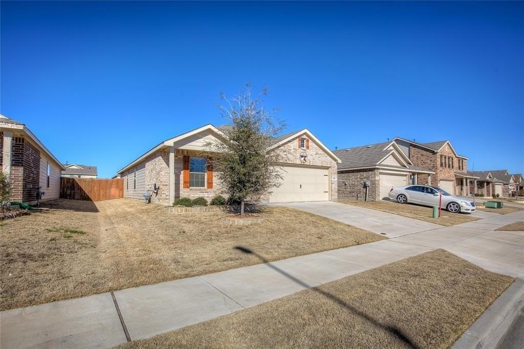 404 Falling Star Dr - Photo 3 of 34