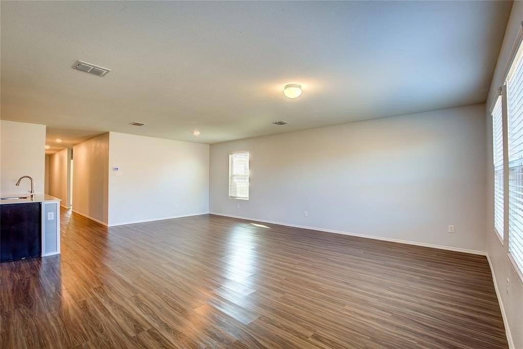 404 Falling Star Dr - Photo 7 of 34