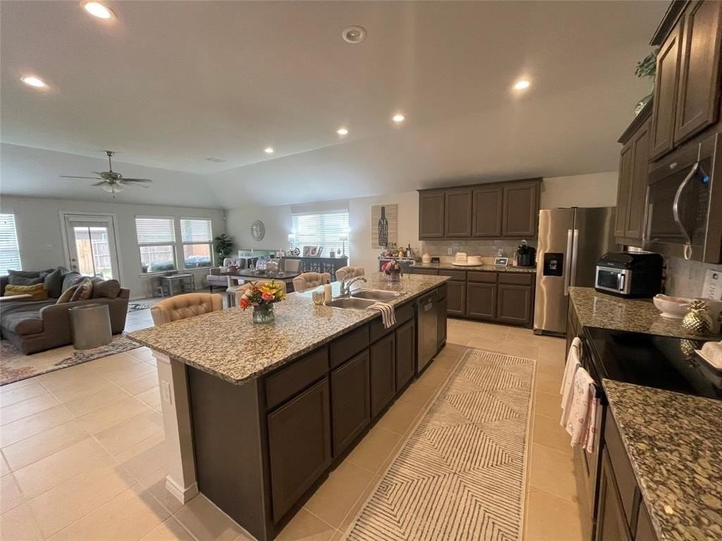 2521 Weatherford Heights Dr - Photo 2 of 12