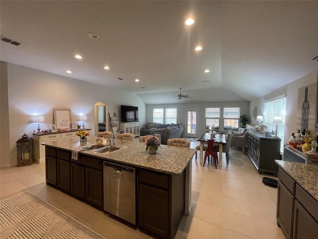 2521 Weatherford Heights Dr - Photo 3 of 12