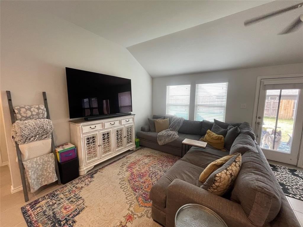 2521 Weatherford Heights Dr - Photo 4 of 12