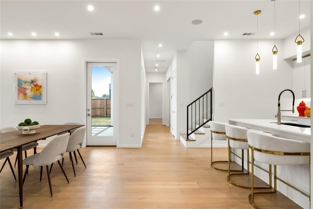 825 Nomas St - Photo 7 of 18