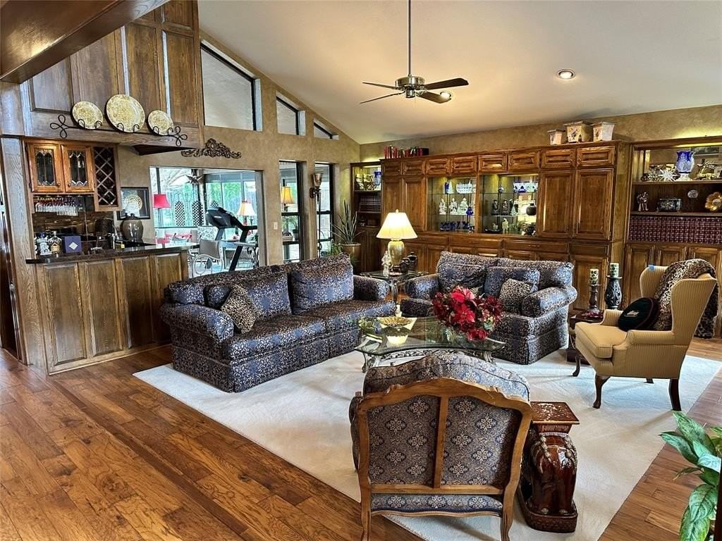 22 Augusta Dr - Photo 5 of 28